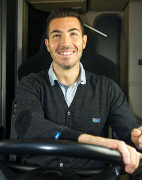 conducteur souriant