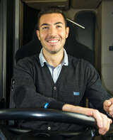 conducteur souriant