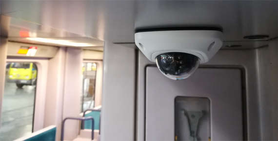 photo de caméra de surveillance dans un tram